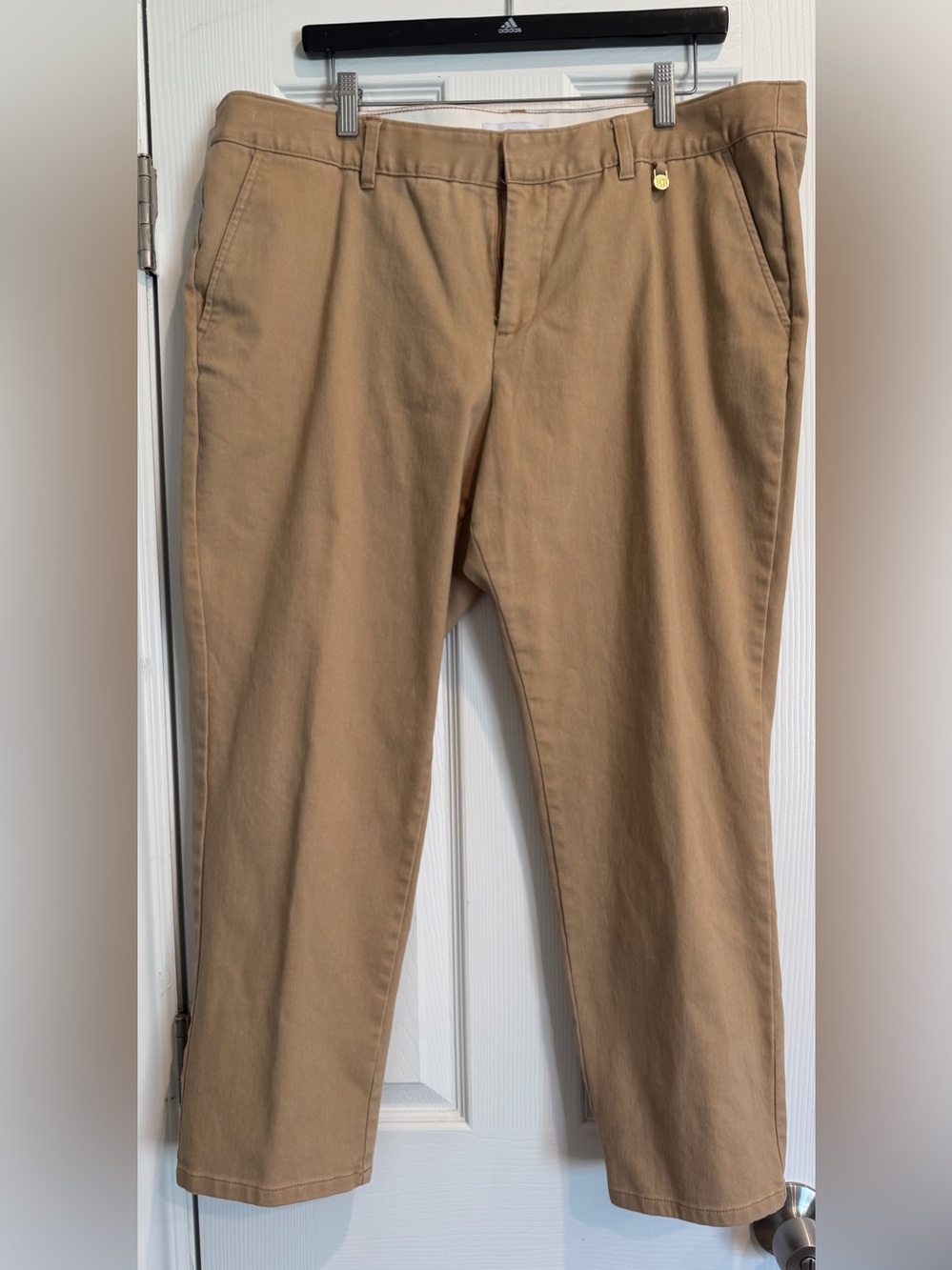 Liz Claiborne  Casual Tan Capri / Ankle